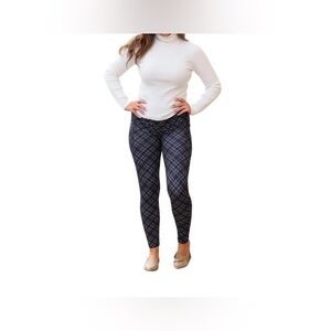 Stylish Black and White Checkered Women's Leggings